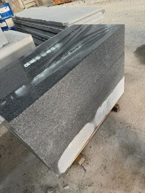 芝麻黑荔枝面廣場(chǎng)地鋪石材加工